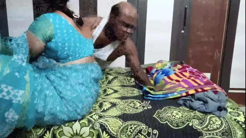 sexy desi aunty seduce mature man