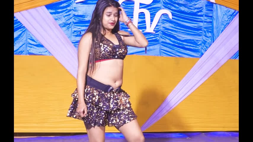 Sexy navel girl dance