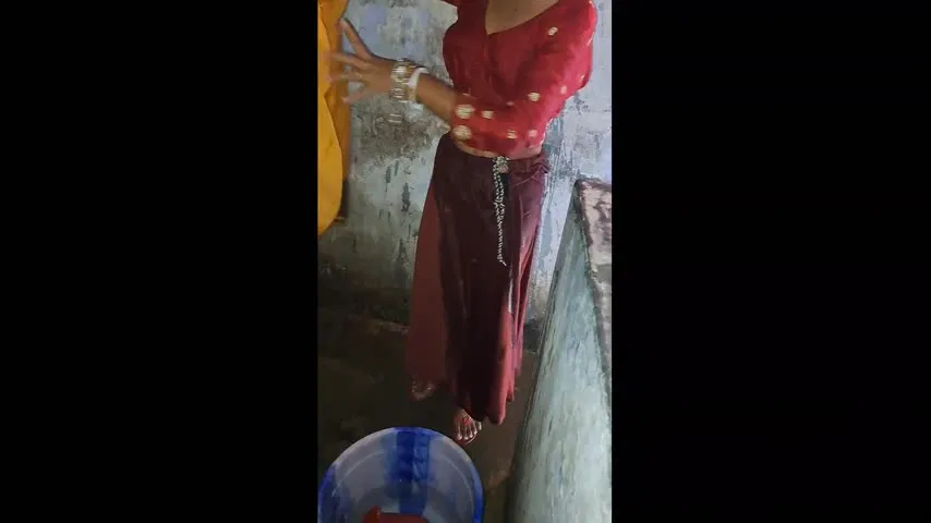 Bhabhi Suhagrat Karke bathroom per Naha kar maja le raha hai Hindi Solo Sex