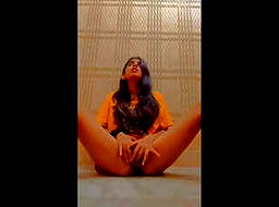 IIndian slim collage babe showing boobs and fingering her pink pussy part 1