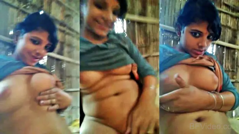 Beautiful Sexy Dehati Girl Showing Her Boobs On Cam