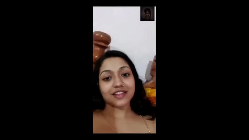 Hot desi bhabhi showing her boobs on video call