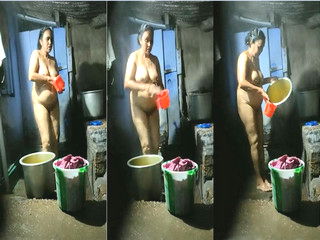 Desi Bhabhi Bathing Capture In Hidden Cam
