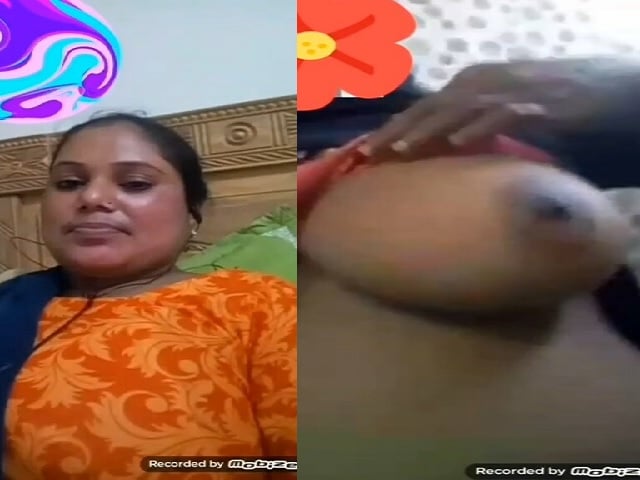 Unsatisfied wife naked boobs show to lover on call