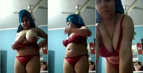 Desi Chubby Gf Showing Her Big Boobs After Bath