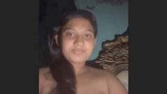 Cute Girl Showing Boob & Pussy On Cam