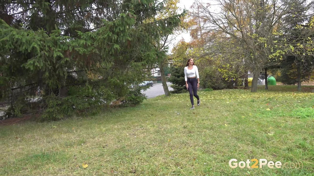 Brunette Beauty Maddi Black Pees Over Grass Got2pee