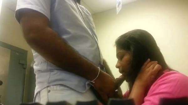 Tamil gf ne blowjob dekar chut chudwai office mein