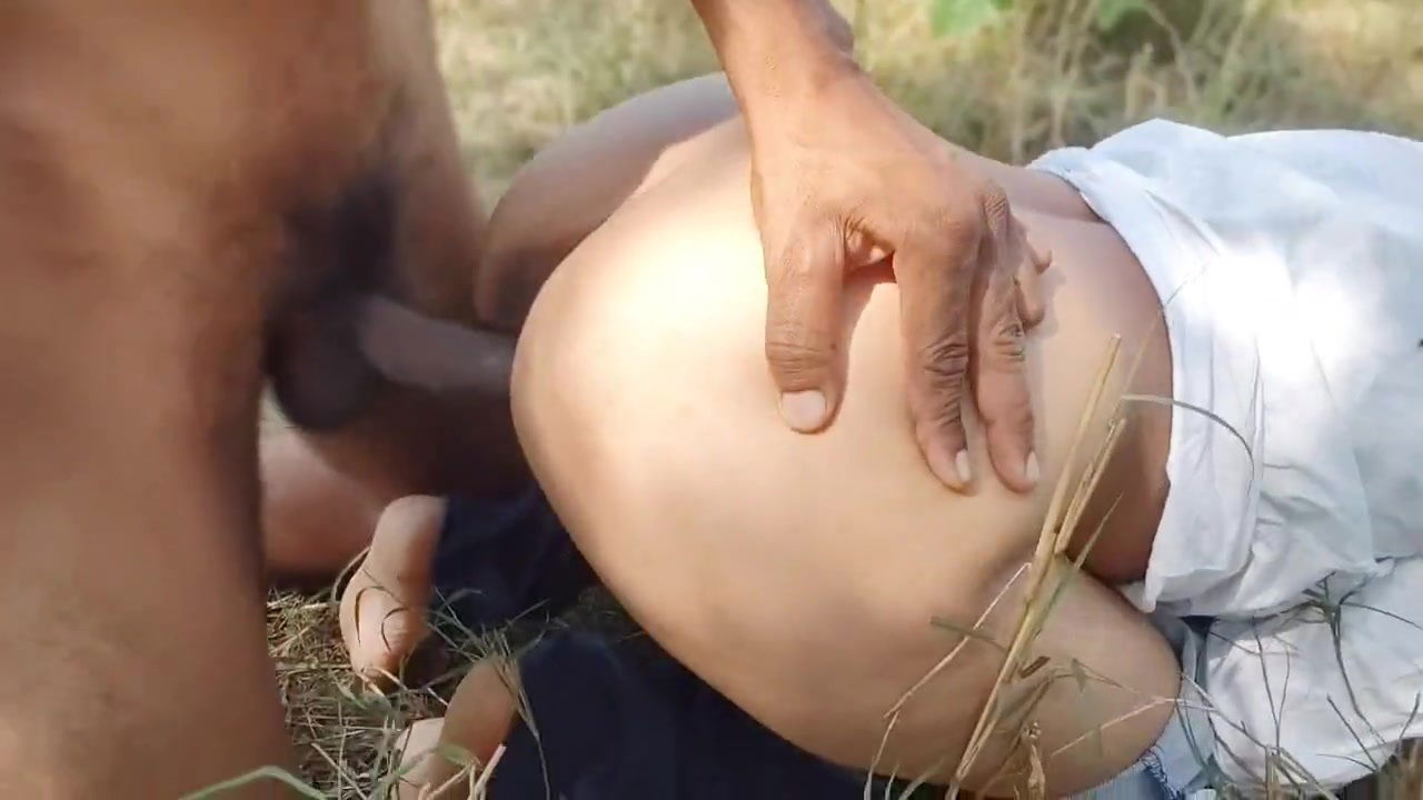 Indian Desi College Girlfriend Fuck Outdoor in Jungal, College Lover Couple