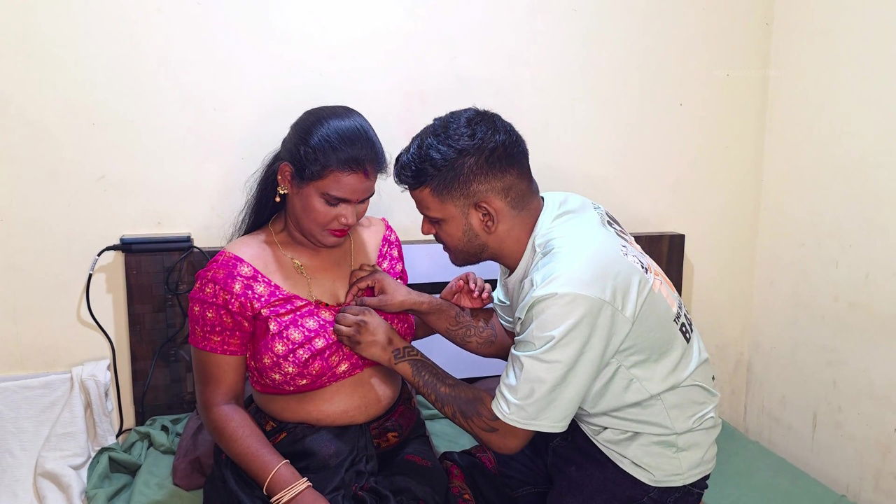 Indian desi bhabhi fucked in saree