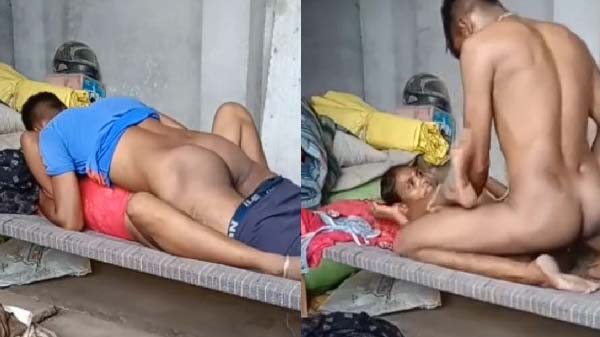 Dehati bhabhi apne boyfriend se chud rahi hai