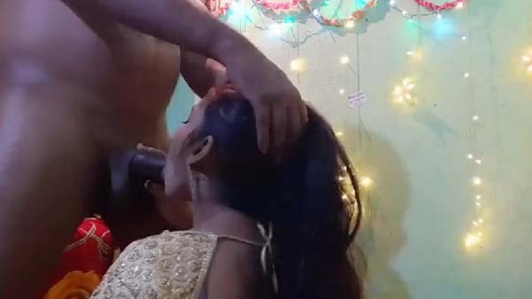 Sexy bhabhi apne devar ko deep blowjob deti hui